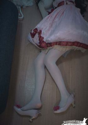 撕掉她的衣服吮的双乳游戏