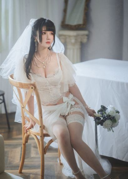 被夫上司欺辱的人妻hd中文版