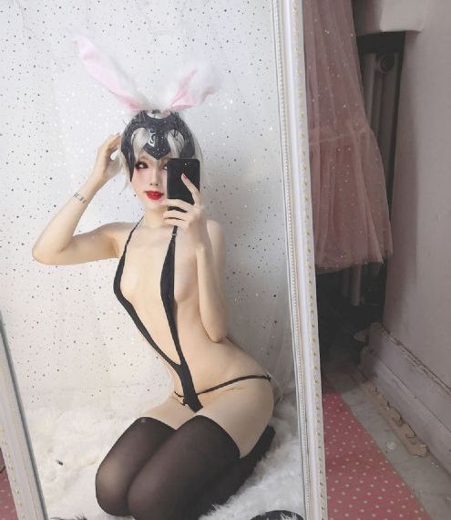 李丽珍不扣纽扣的女孩